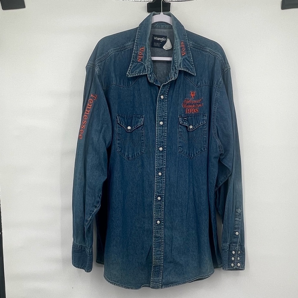 Wrangler Vintage UT Tennesse Vols embroidered denim button up shirt